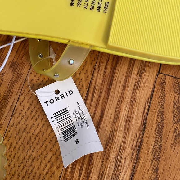 Yellow Medallion T-strap sandals - Picture 6 of 6